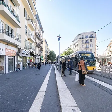 Shopping Et Detente Au Centre De ! Nizza
